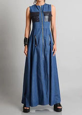 Vestido largo de mezclilla azul italiano sin mangas con cuello redondo, cremallera y patchwork